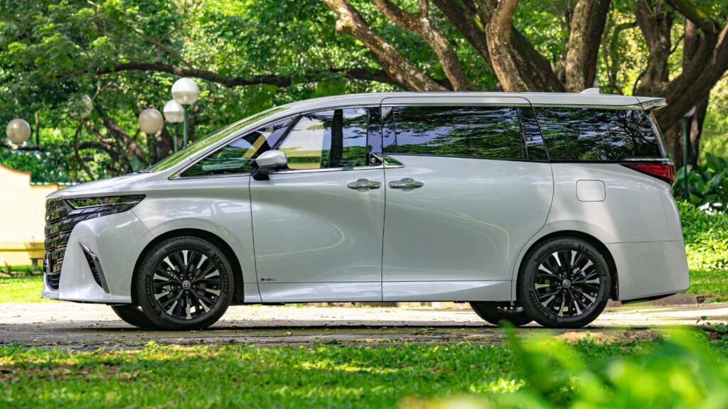 Alphard untuk perjalanan bisnis di Lombok