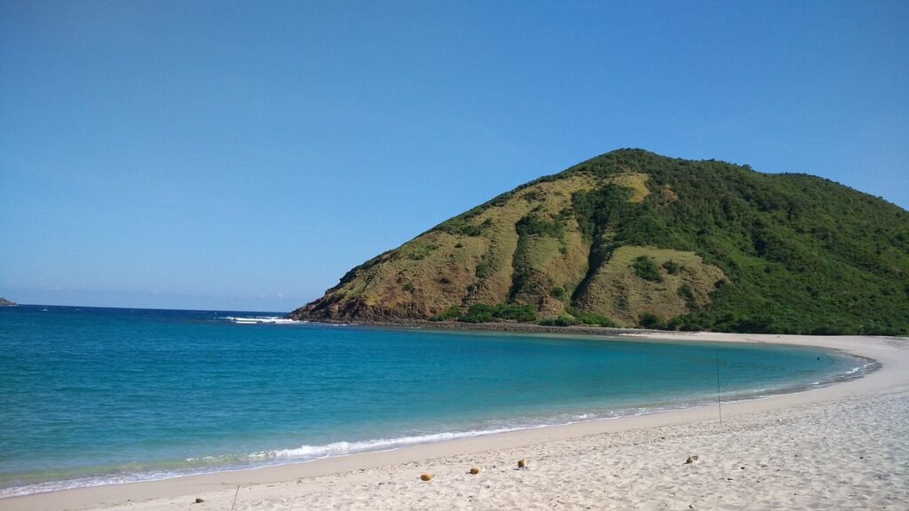 Waktu Terbaik ke Pantai Mawun