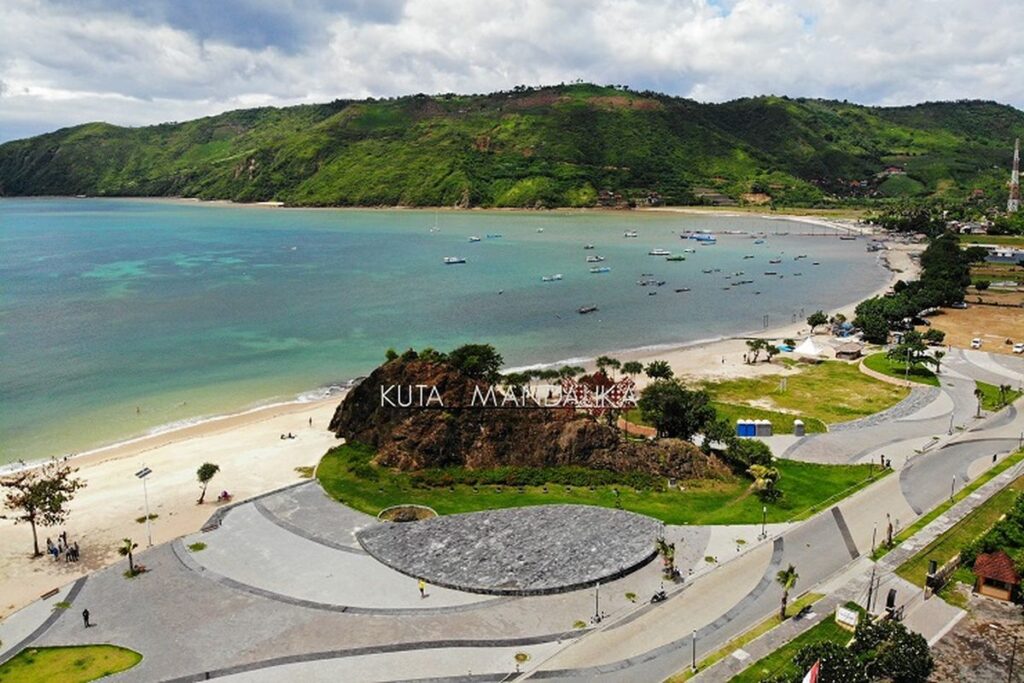 itinerary rombongan Lombok 4 hari dengan bus
