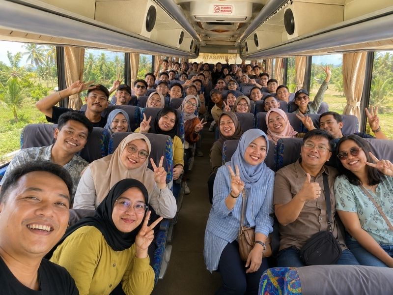 paket sewa bus besar lombok