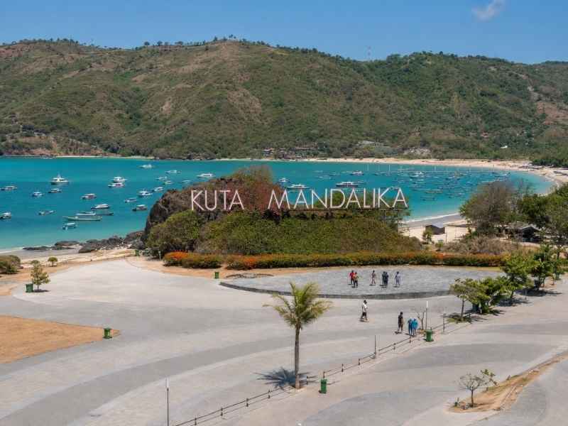 Wisata Kuta Mandalika Lombok