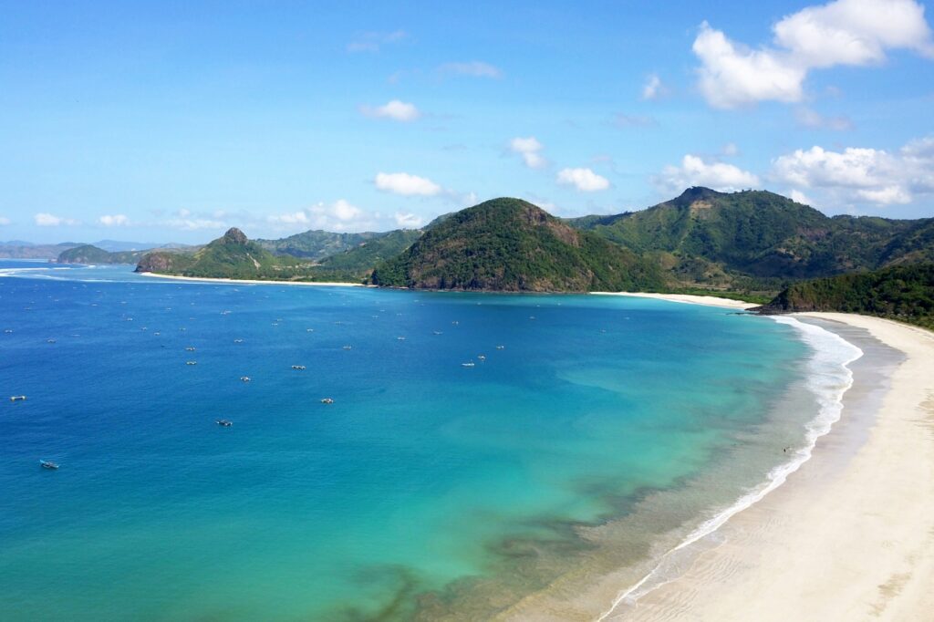 wisata Pantai Selong Belanak