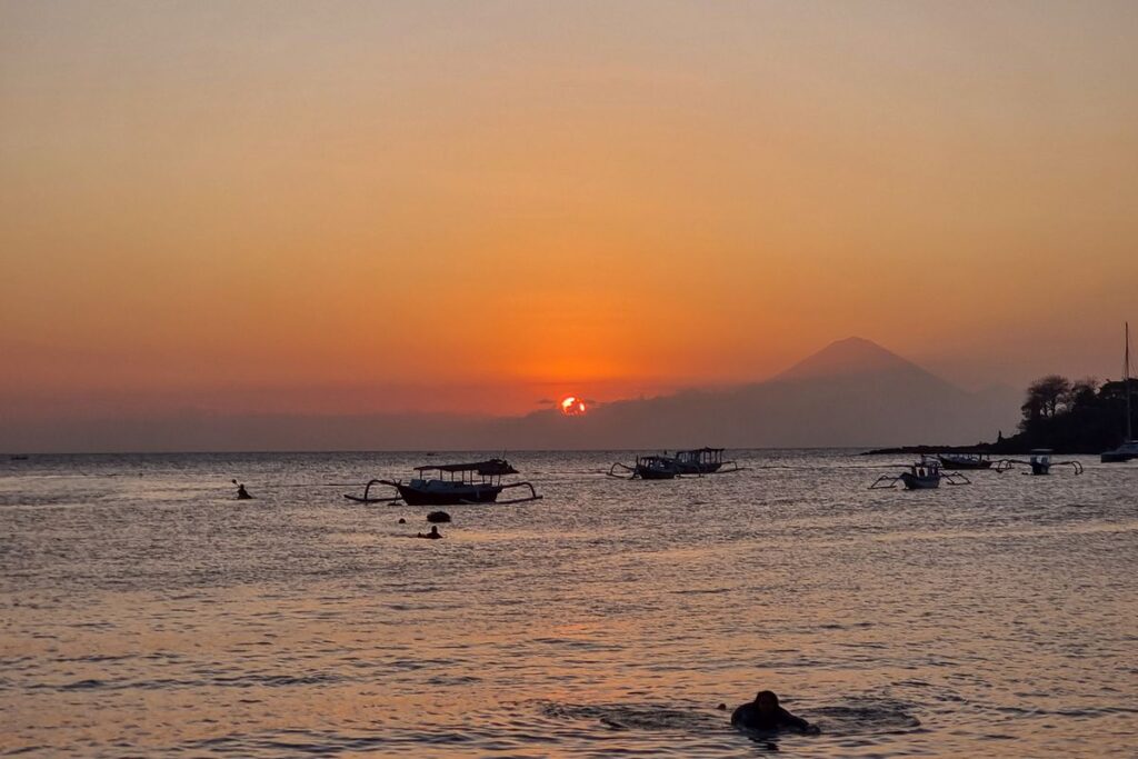 wisata Pantai Senggigi 1 hari