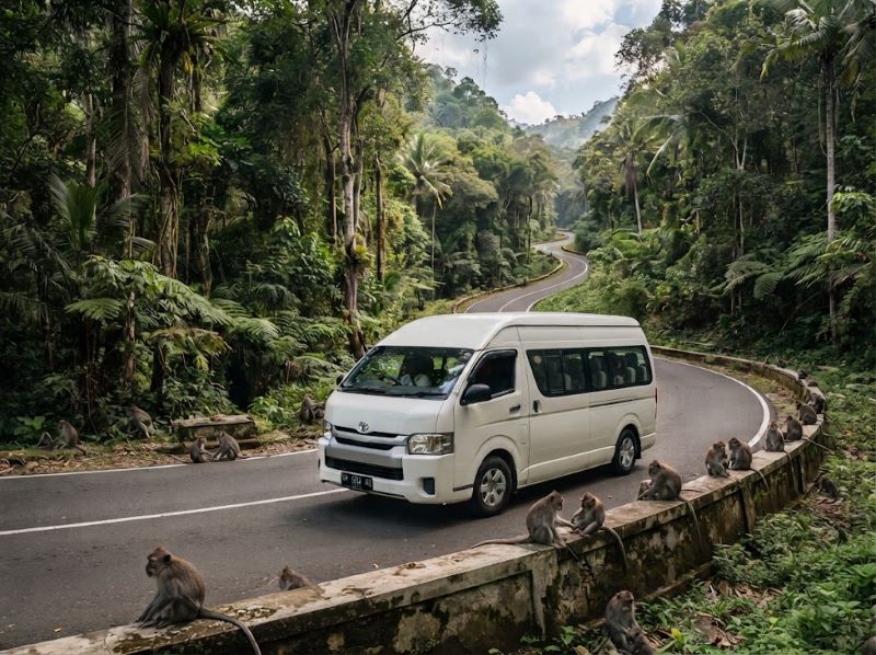 Hiace untuk rombongan wisata di Lombok