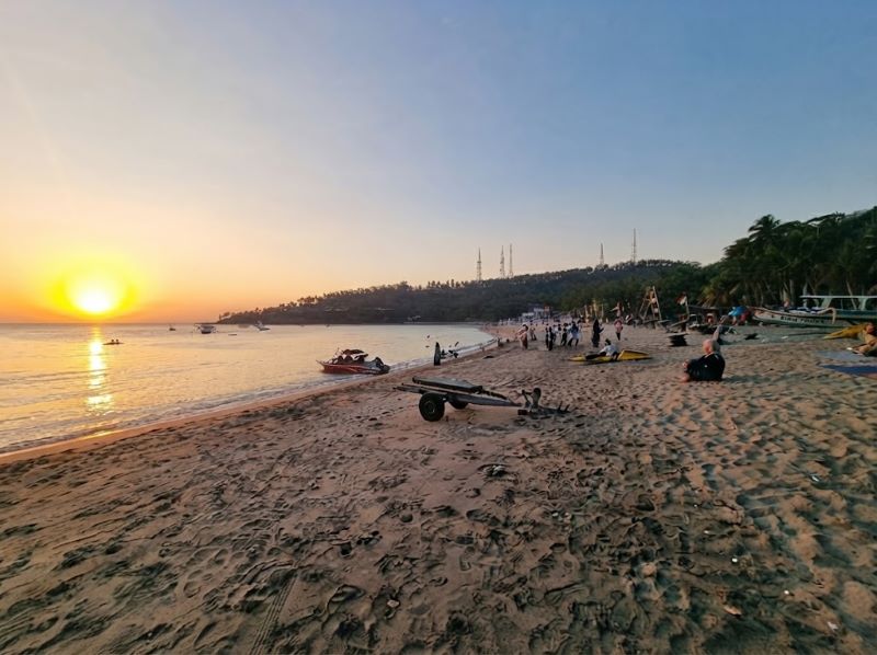 Pantai Senggigi sore hari