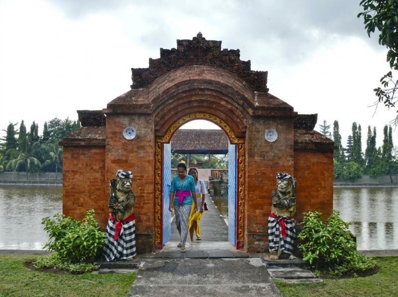Wisata religi Taman Mayura