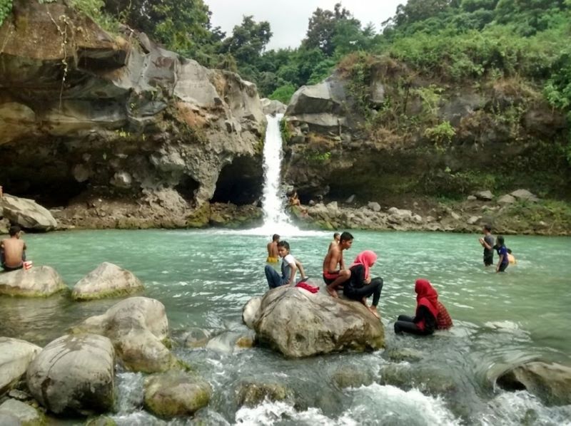 air terjun Umar Maya aman untuk anak