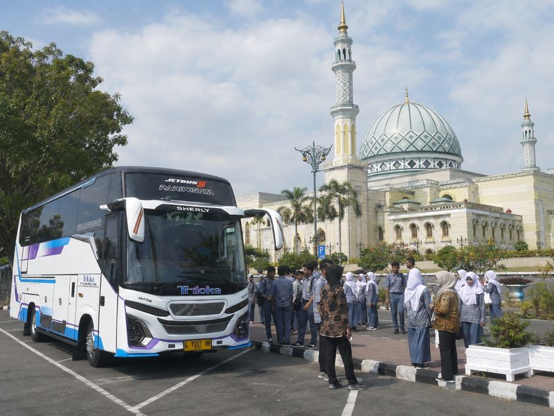 bus study tour islamic center mataram
