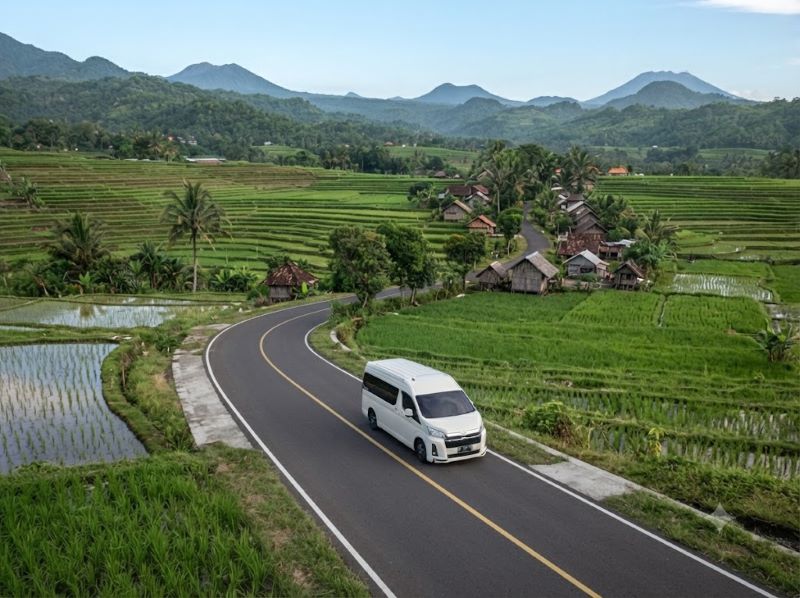 mobil luxury 10 seat untuk wisata Lombok