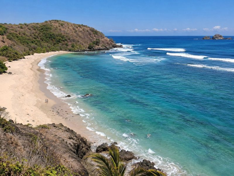 pantai mawi lombok panorama
