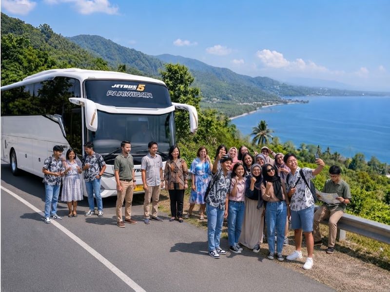 rombongan sekolah menggunakan bus wisata di Lombok