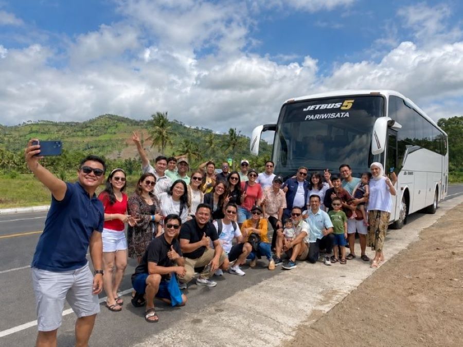 sewa bus Lombok