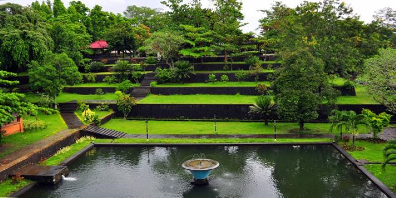 wisata religi Taman Narmada