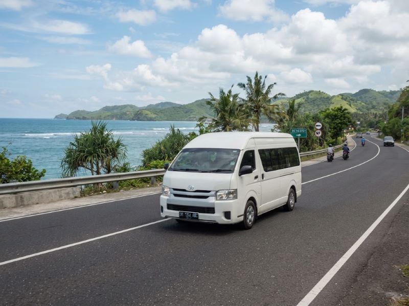 Hiace Commuter untuk wisata di Lombok