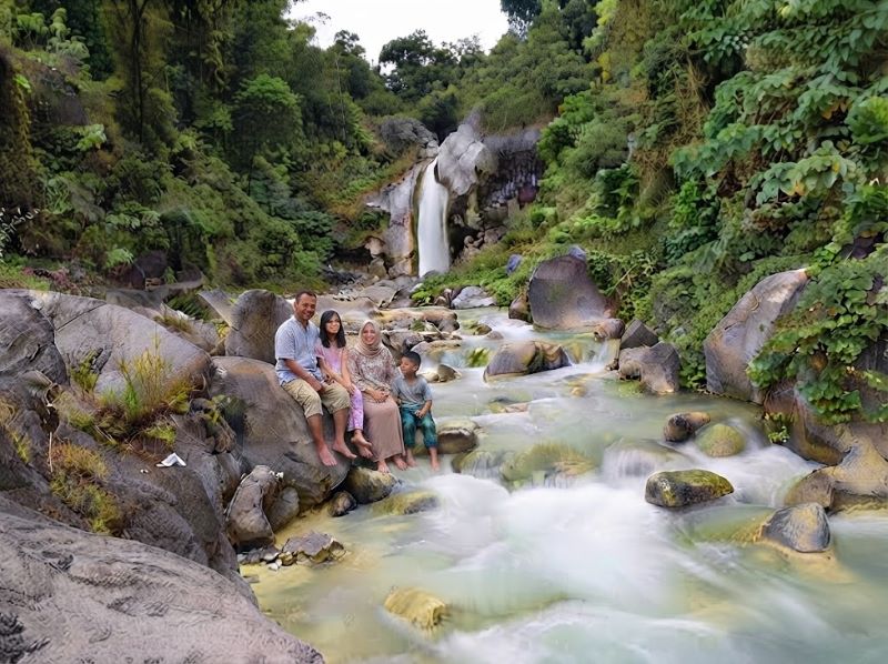 air terjun Mangku Sakti untuk wisata keluarga