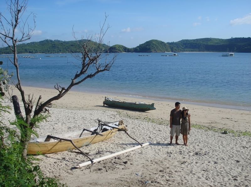 menikmati Pantai Gerupuk untuk pasangan