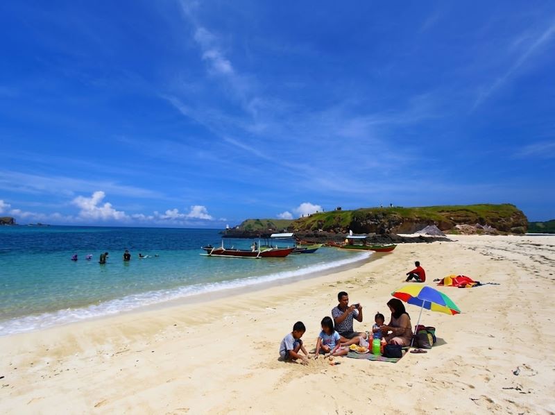 wisata keluarga Pantai Seger