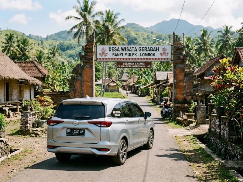 Mobil Avanza untuk perjalanan wisata ke Desa Banyumulek Lombok