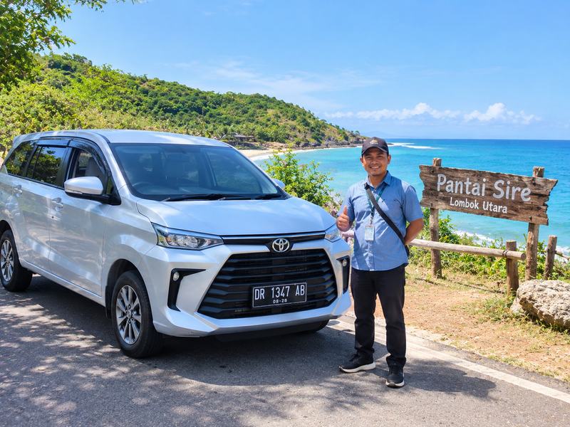 Mobil wisata dengan driver lokal untuk perjalanan ke Pantai Sire