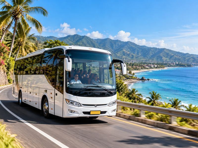 Perjalanan bus rombongan menuju kawasan wisata Senggigi Lombok