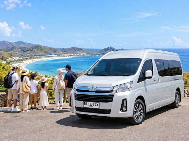 Toyota Hiace Premio Luxury untuk rombongan keluarga di Lombok