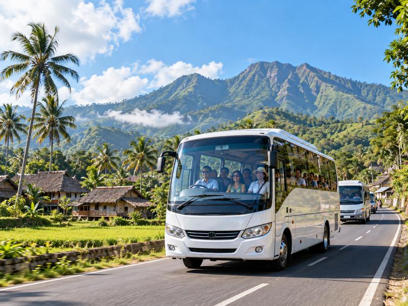 perjalanan rombongan dengan kendaraan wisata di Lombok Tengah