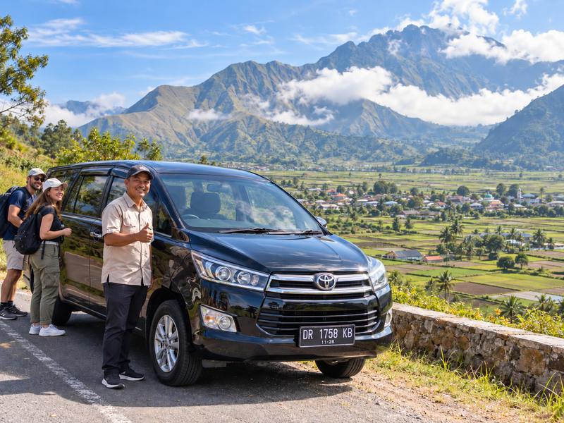 perjalanan wisata Sembalun dengan kendaraan dan driver lokal