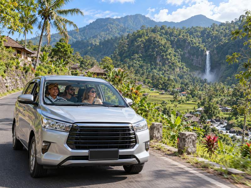 perjalanan wisata menuju Air Terjun Umar Maya Lombok