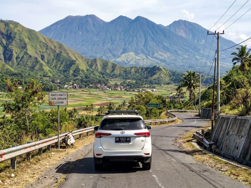 sewa mobil Lombok murah