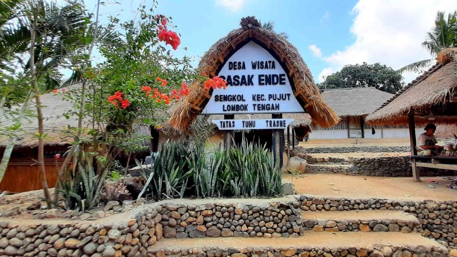 Aktivitas wisata di Desa Ende