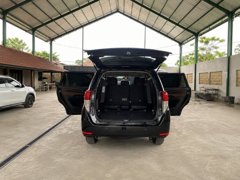 Jasa sewa mobil innova reborn lombok