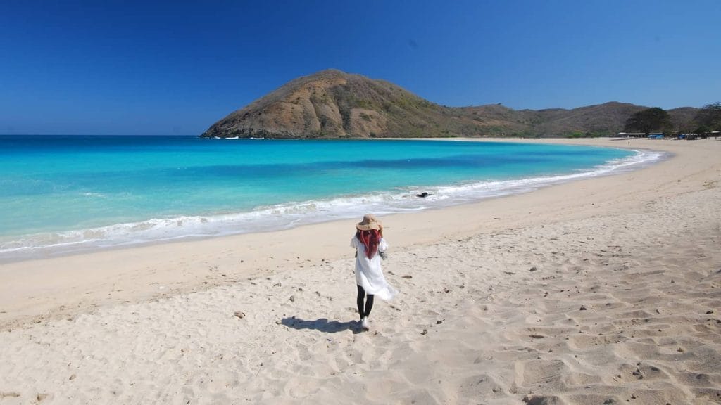Waktu Terbaik ke Pantai Mawun