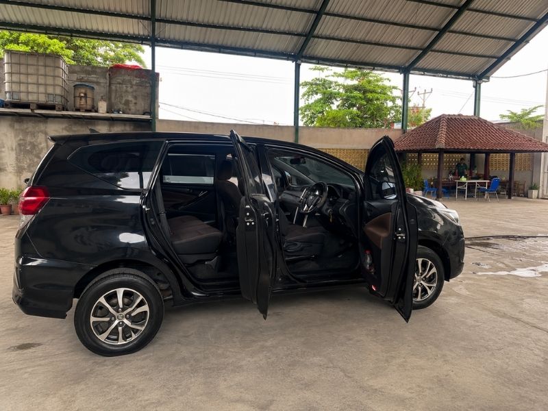 jasa sewa innova reborn lombok dengan supir