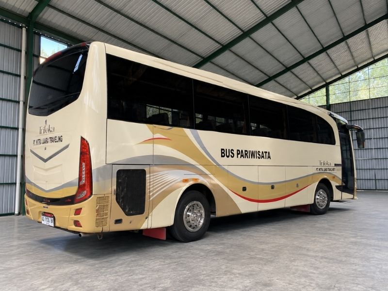paket sewa big bus lombok driver bbm