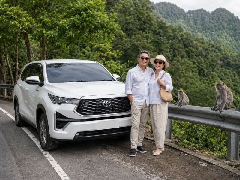 rental innova zenix q hybrid lombok