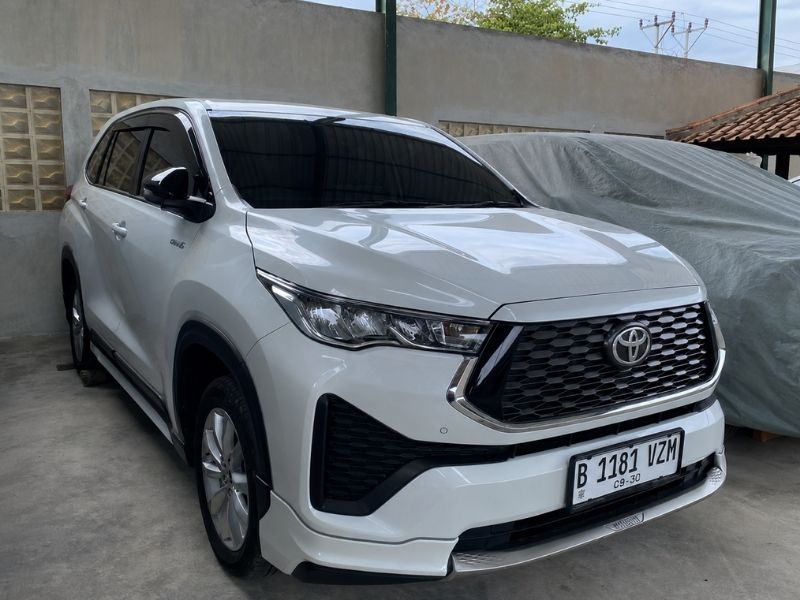 rental innova zenix v hybrid lombok