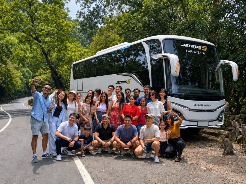 rental medium bus lombok