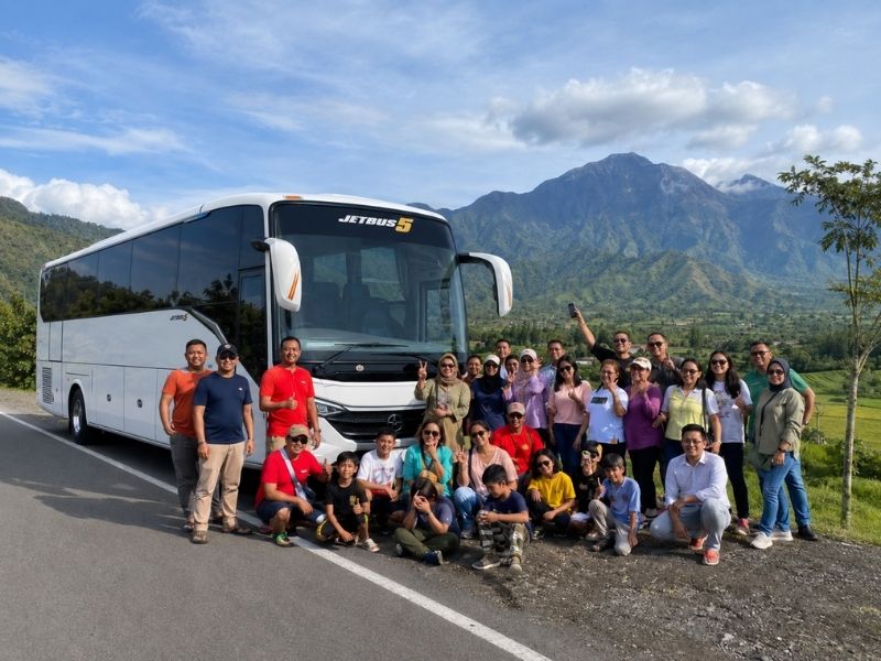 sewa bus 38 seat lombok
