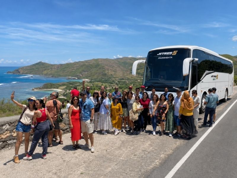 sewa bus besar lombok