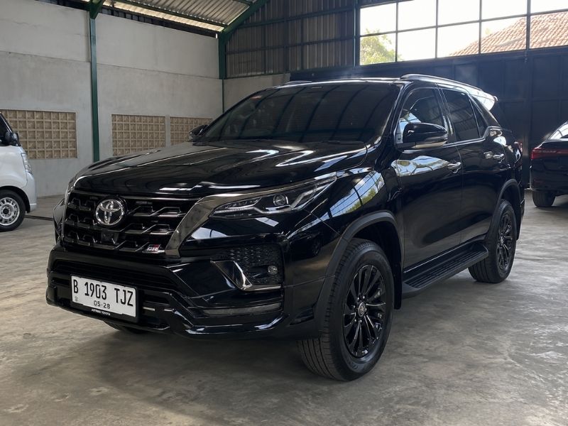 sewa fortuner lombok premium