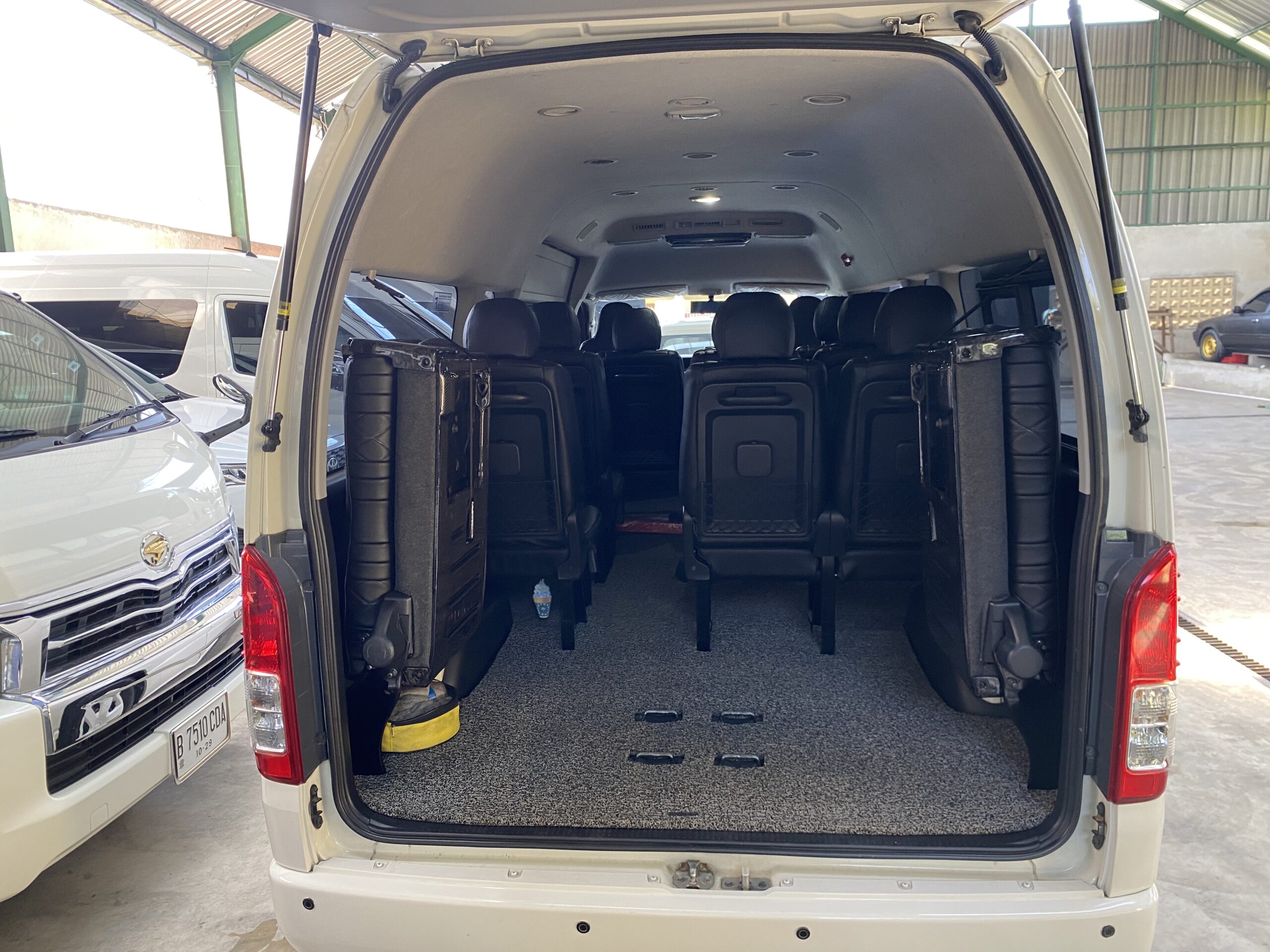 sewa hiace lombok 10 seat