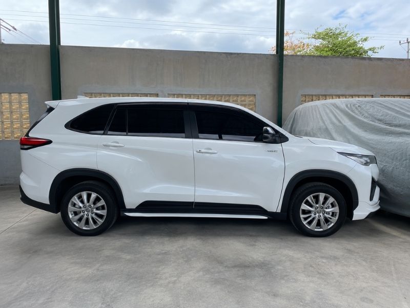 sewa innova zenix v lombok driver bbm