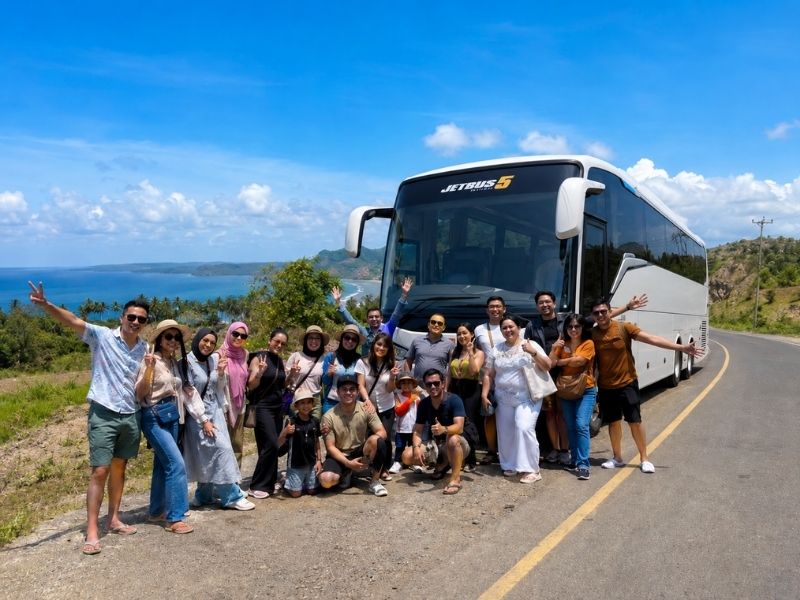 sewa medium bus lombok 38 seat