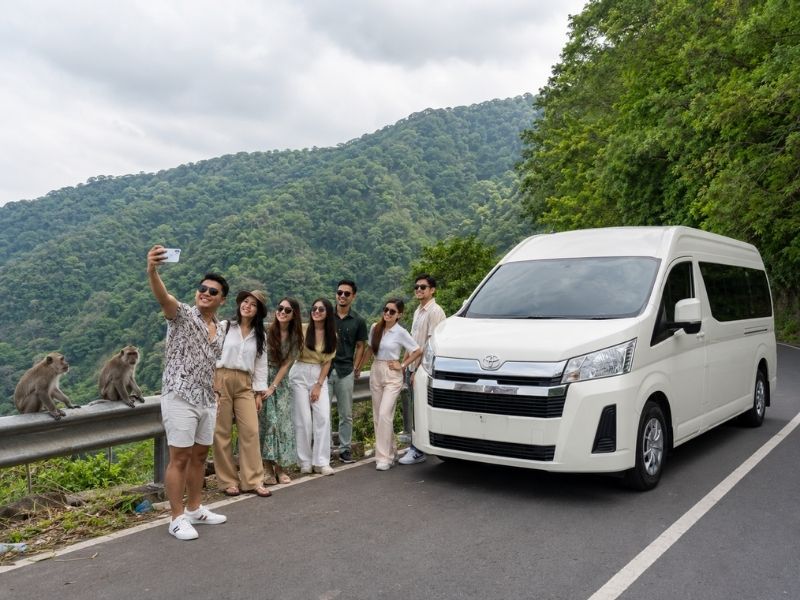 sewa mobil hiace commuter lombok