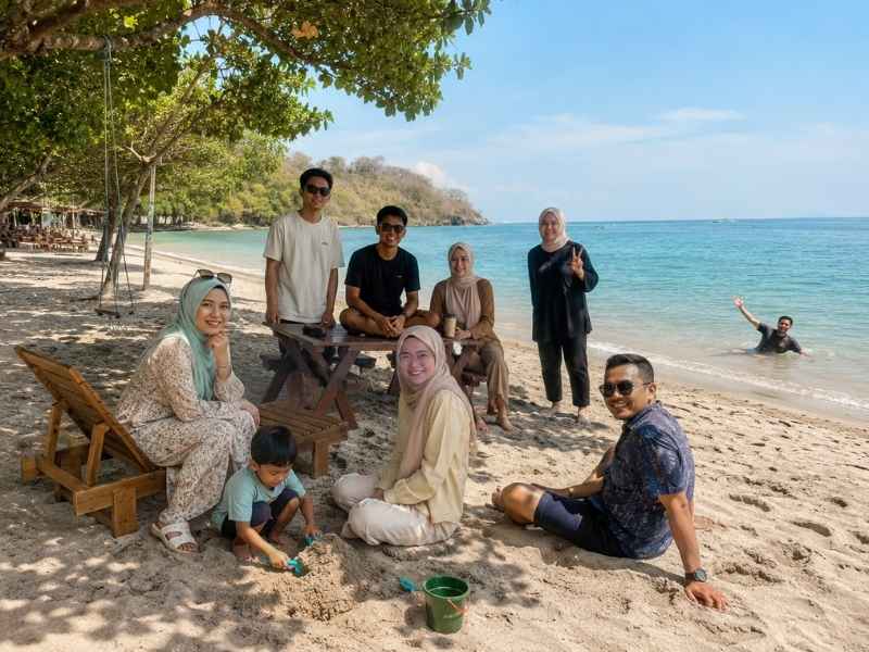 Wisata pantai Nipah