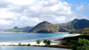wisata Pantai Selong Belanak