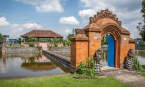 Taman Mayura untuk rombongan