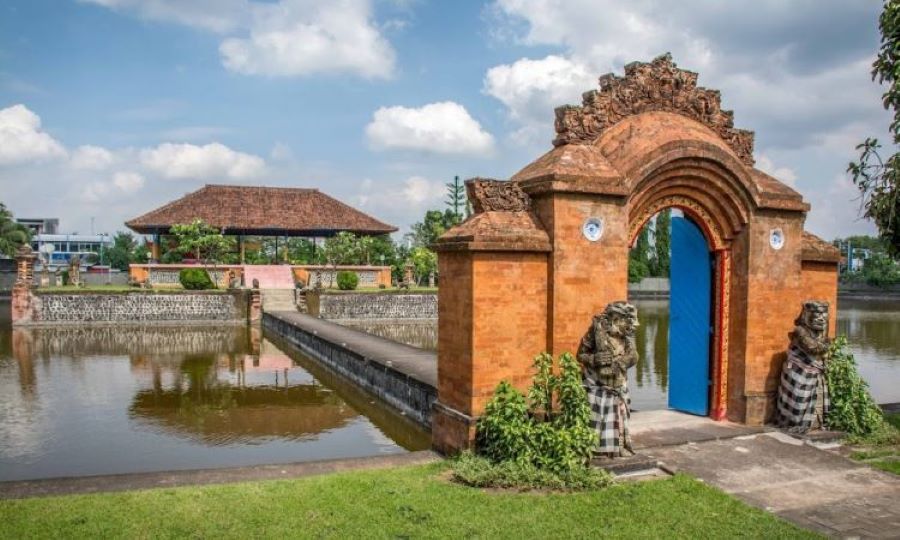 Taman Mayura untuk rombongan
