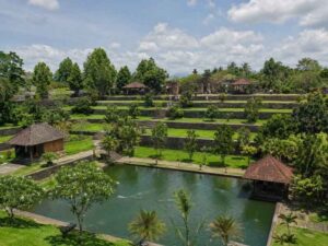 Taman Narmada Miniatur Gunung Rinjani
