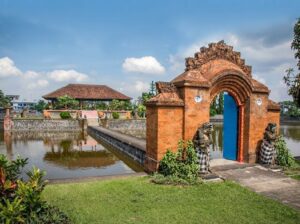 Wisata Religi Taman Mayura